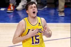 开云体育登录-马刺取胜喜悦，灰熊遭遇失败