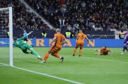 开云体育在线-曼城中场完美传球，助球队赢得关键欧冠战的简单介绍