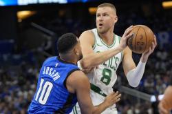 开云体育在线-凯尔特人战胜魔术，继续保持胜势