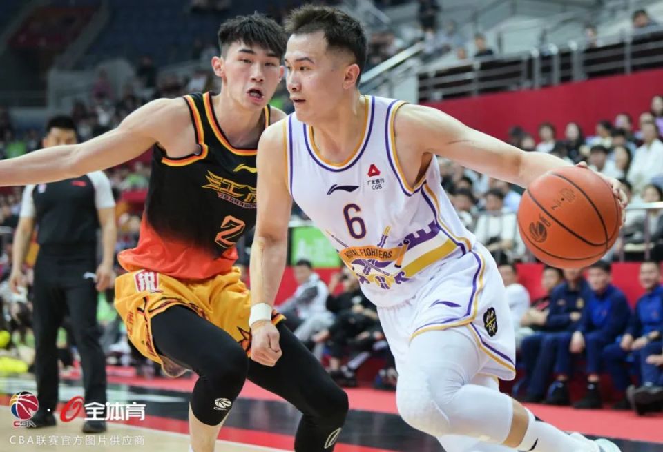 江苏男篮险胜对手，成功晋级