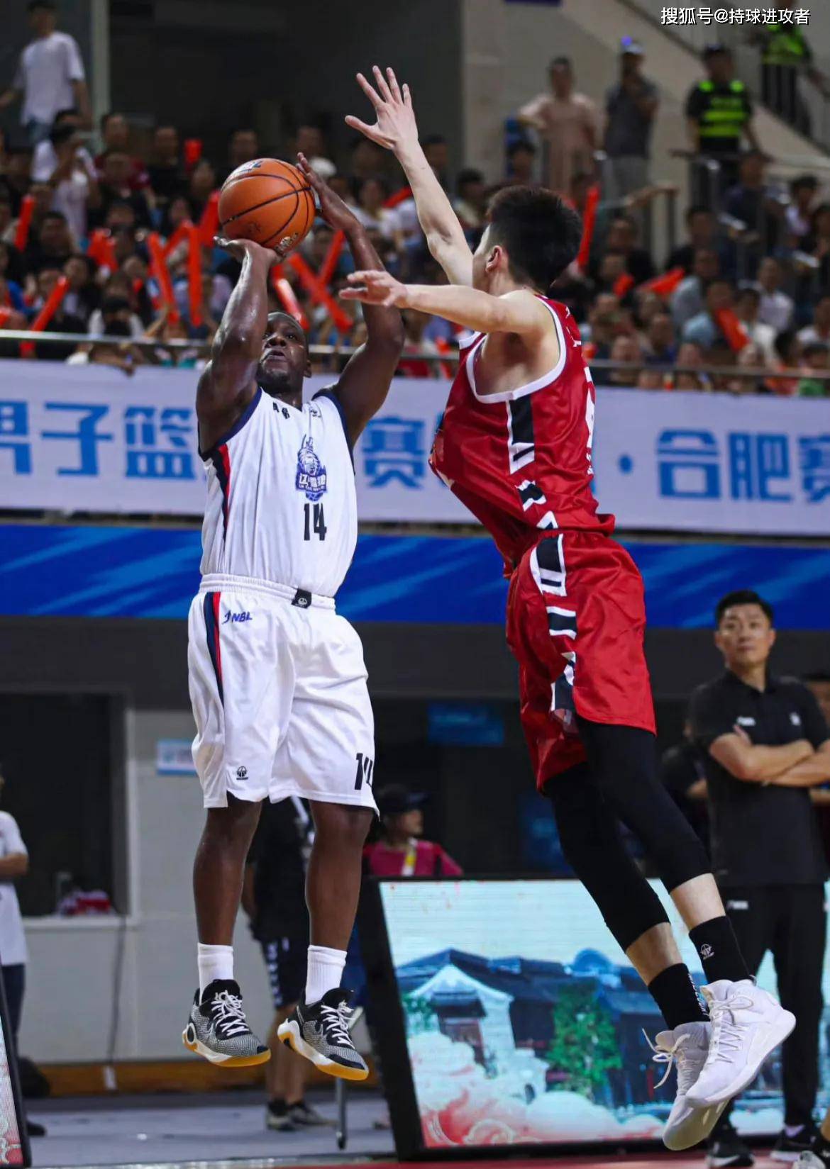 包含太阳队新秀成绩亮眼，担任球队得分王的词条