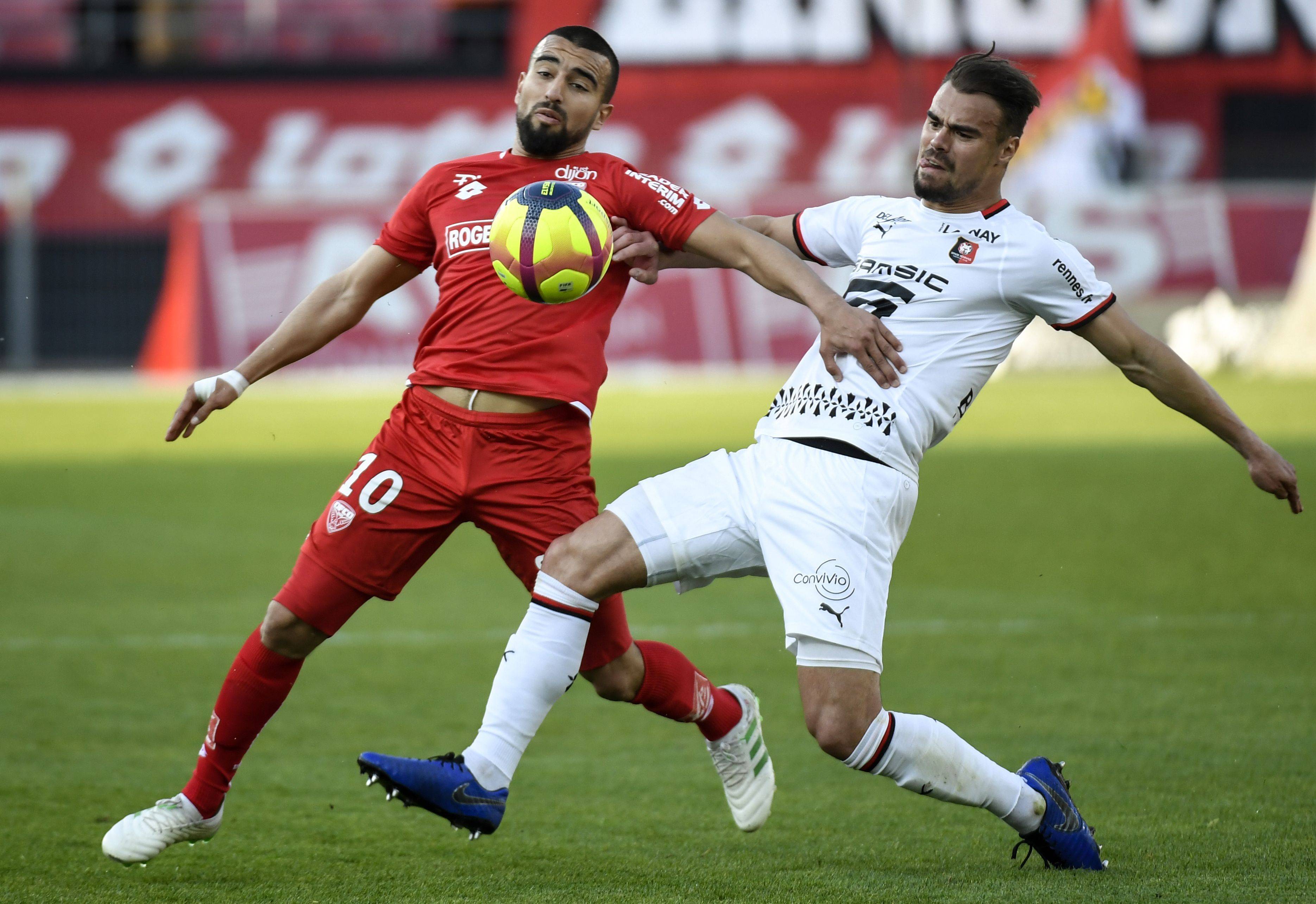 包含摩纳哥取得亚眠客场胜利，逐步追赶法甲前列的词条