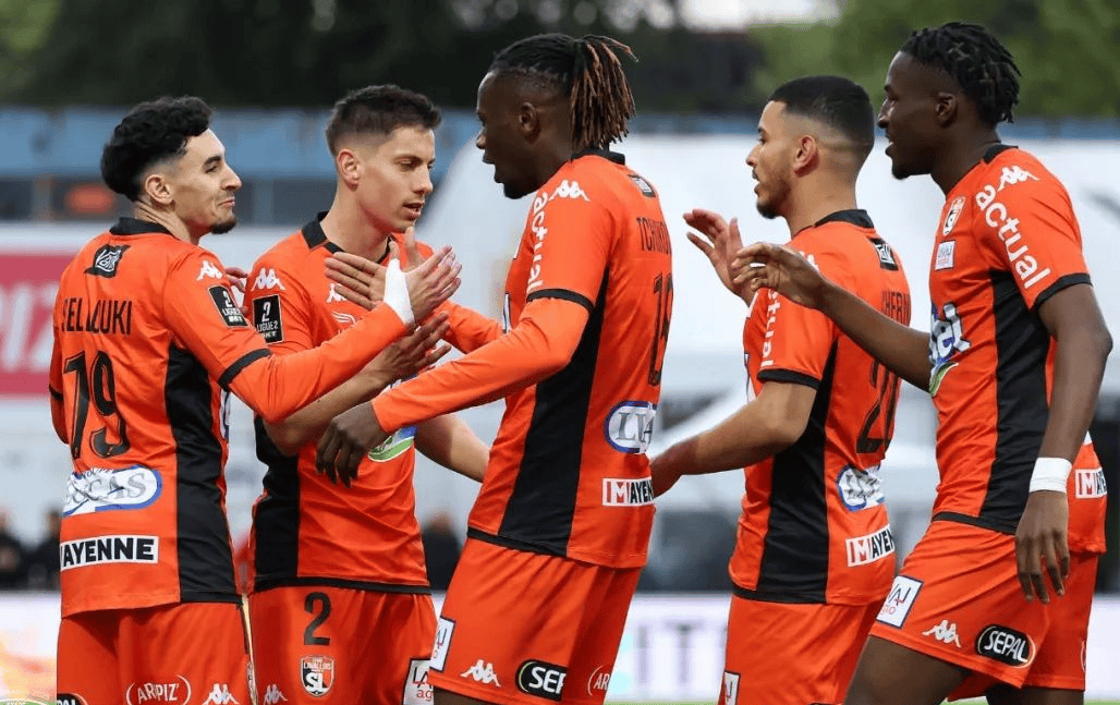 包含摩纳哥取得亚眠客场胜利，逐步追赶法甲前列的词条