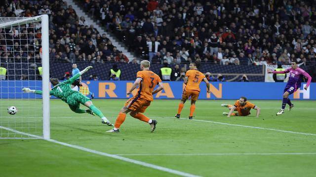 曼城中场完美传球，助球队赢得关键欧冠战的简单介绍