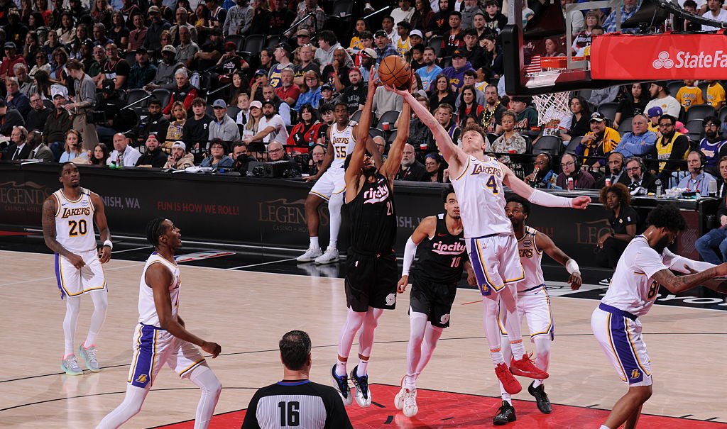 开拓者客场惨败马刺,遭遇连败 开拓者客场惨败马刺,遭遇连败