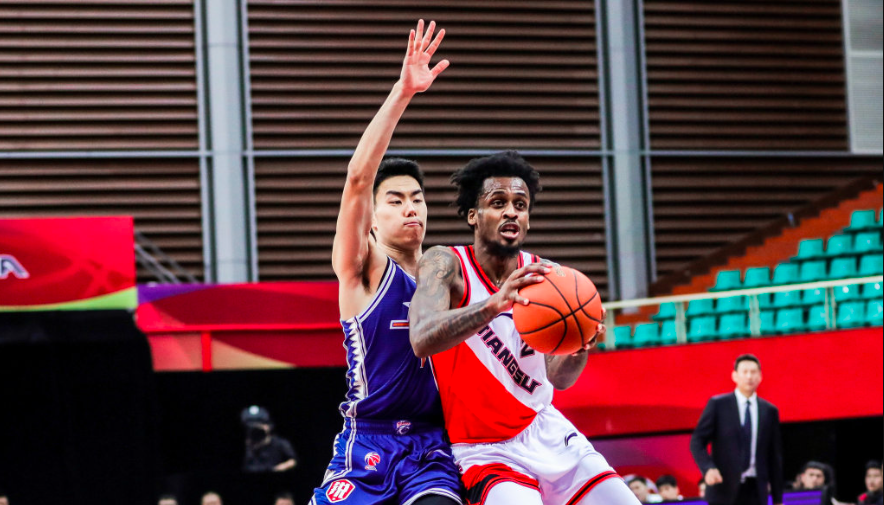 广州队夺取CBA总决赛冠军，陈林坤称赞队员表现稳定