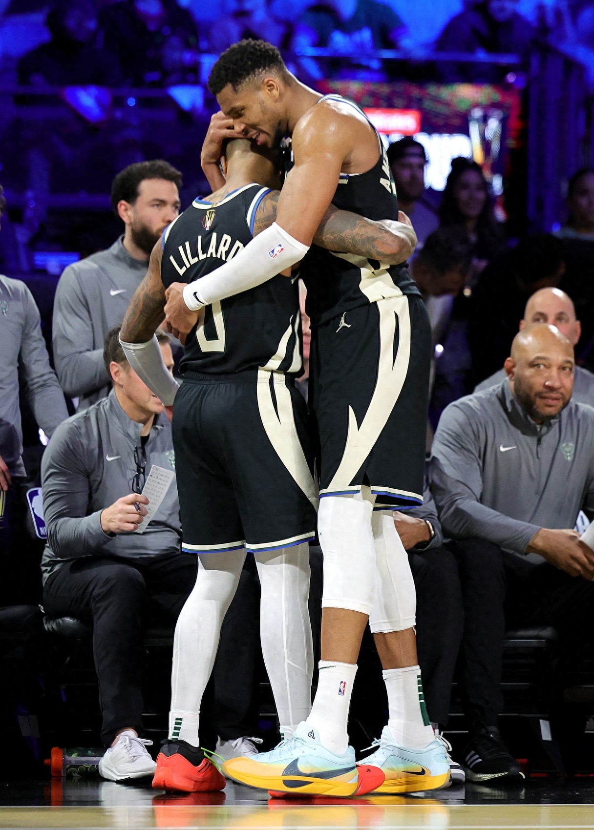 雄鹿大胜湖人，继续保持不败战绩